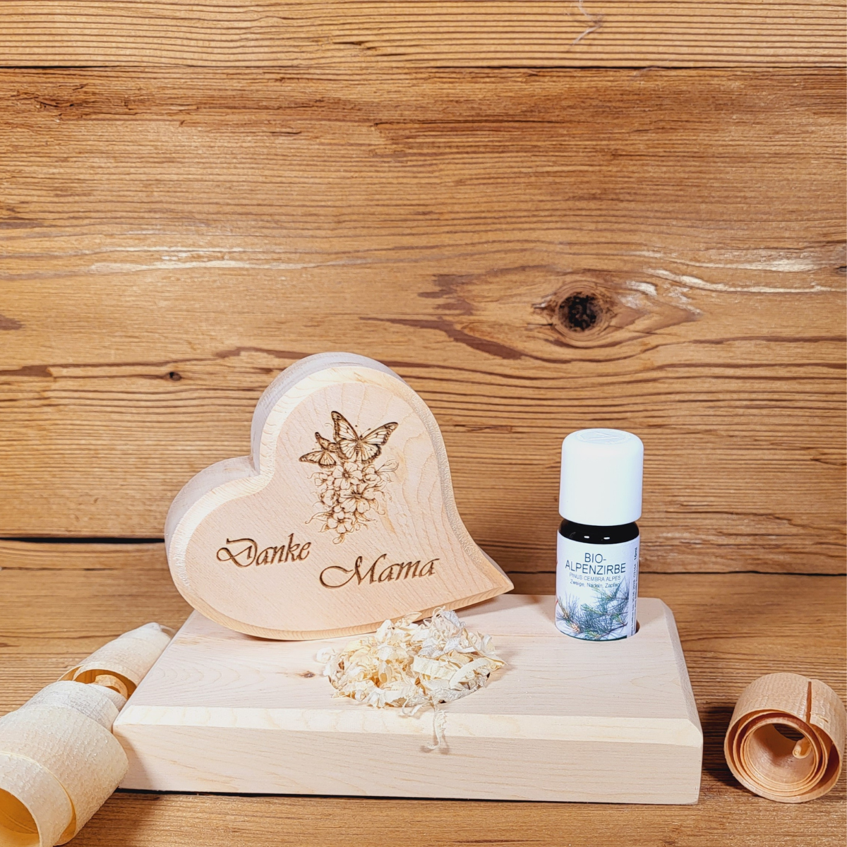 "Danke Mama" auf Sockel inkl. 10ml Zirbenöl