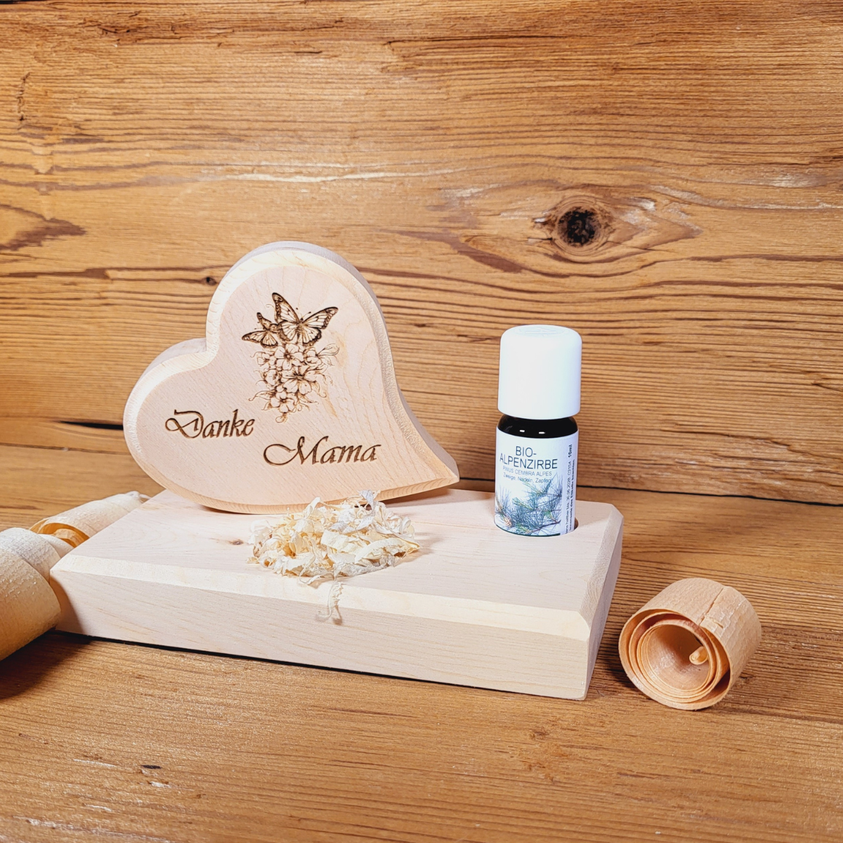 "Danke Mama" auf Sockel inkl. 10ml Zirbenöl