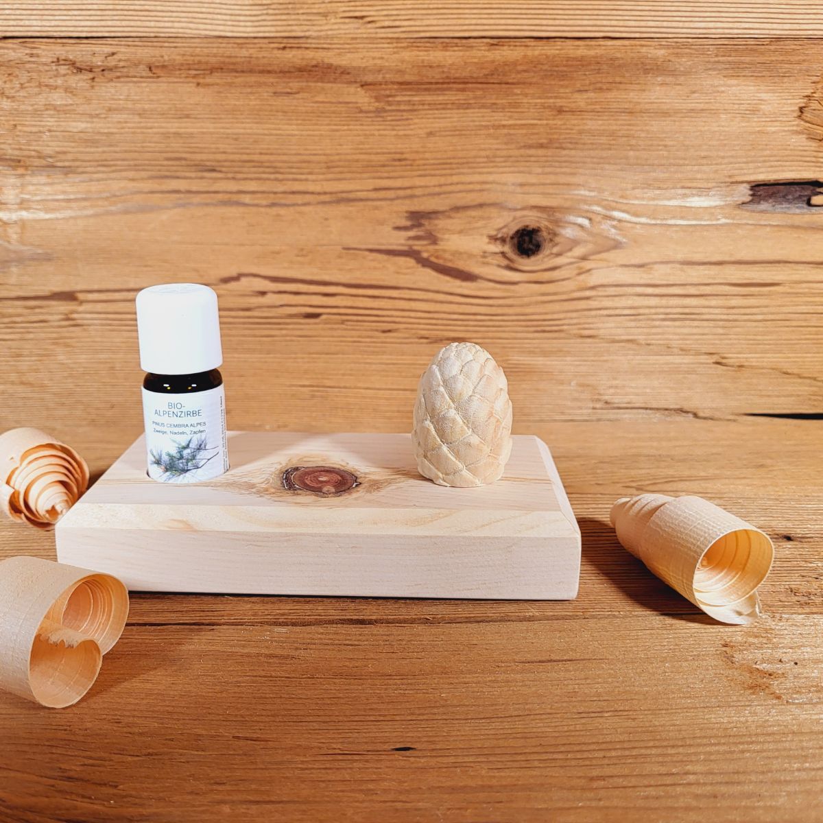 Zirbenzapfen mit Bio-Zirbenöl