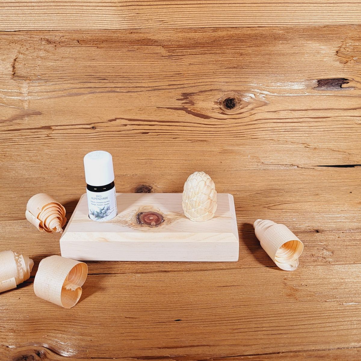 Zirbenzapfen mit Bio-Zirbenöl
